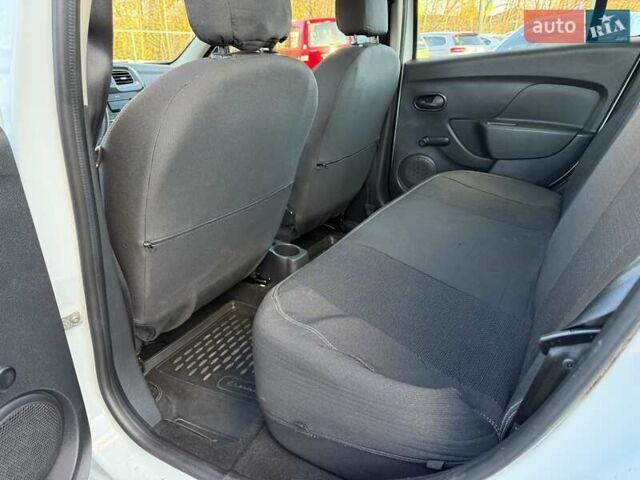 Рено Логан 2019 у Хмельницькому на Automoto.ua Білий Рено Логан, об'ємом двигуна 0.9 л та пробігом 86 тис. км за 5999 $, фото 29 на Automoto.ua