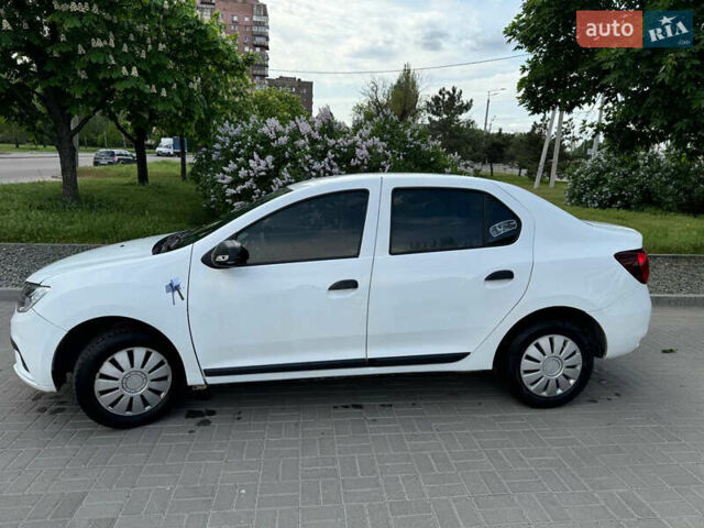 Белый Рено Логан, объемом двигателя 1 л и пробегом 55 тыс. км за 5000 $, фото 4 на Automoto.ua