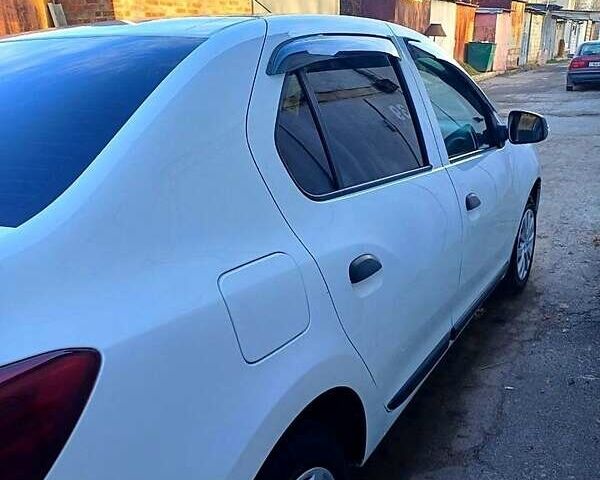 Білий Рено Логан, об'ємом двигуна 1 л та пробігом 111 тис. км за 5000 $, фото 1 на Automoto.ua