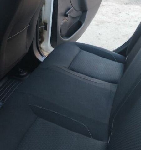 Белый Рено Логан, объемом двигателя 1.5 л и пробегом 140 тыс. км за 6700 $, фото 6 на Automoto.ua