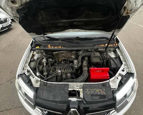 Білий Рено Логан, об'ємом двигуна 0.9 л та пробігом 316 тис. км за 3400 $, фото 4 на Automoto.ua