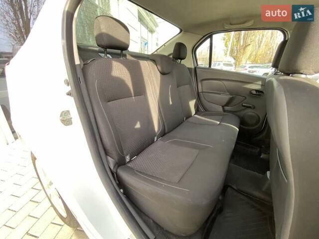 Белый Рено Логан, объемом двигателя 1 л и пробегом 159 тыс. км за 5500 $, фото 7 на Automoto.ua