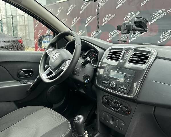 Белый Рено Логан, объемом двигателя 1 л и пробегом 194 тыс. км за 5500 $, фото 28 на Automoto.ua