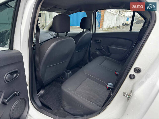 Білий Рено Логан, об'ємом двигуна 1.2 л та пробігом 190 тис. км за 3800 $, фото 10 на Automoto.ua