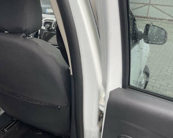 Белый Рено Логан, объемом двигателя 1.5 л и пробегом 153 тыс. км за 10828 $, фото 15 на Automoto.ua