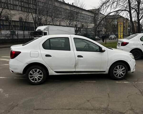 Белый Рено Логан, объемом двигателя 0.9 л и пробегом 383 тыс. км за 3400 $, фото 4 на Automoto.ua