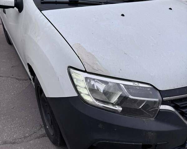 Белый Рено Логан, объемом двигателя 1 л и пробегом 249 тыс. км за 3400 $, фото 2 на Automoto.ua