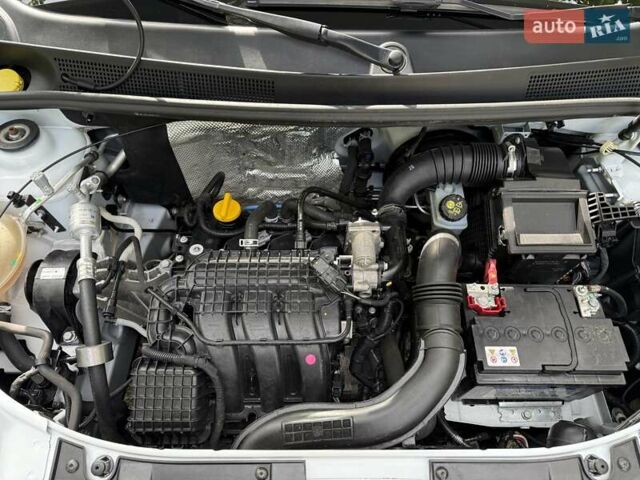 Белый Рено Логан, объемом двигателя 1 л и пробегом 81 тыс. км за 7450 $, фото 32 на Automoto.ua
