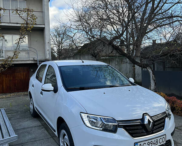 Белый Рено Логан, объемом двигателя 1 л и пробегом 177 тыс. км за 5699 $, фото 2 на Automoto.ua