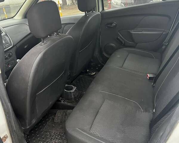 Білий Рено Логан, об'ємом двигуна 0.9 л та пробігом 316 тис. км за 3400 $, фото 6 на Automoto.ua