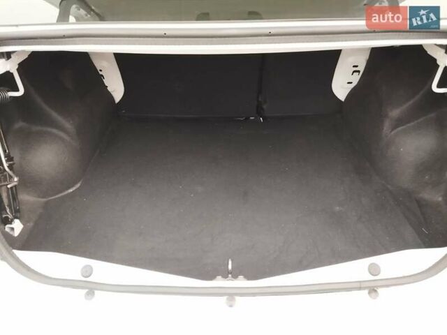 Білий Рено Логан, об'ємом двигуна 1.46 л та пробігом 124 тис. км за 8499 $, фото 26 на Automoto.ua