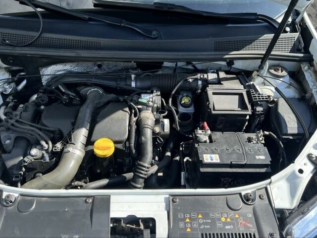 Белый Рено Логан, объемом двигателя 1.5 л и пробегом 140 тыс. км за 6700 $, фото 8 на Automoto.ua