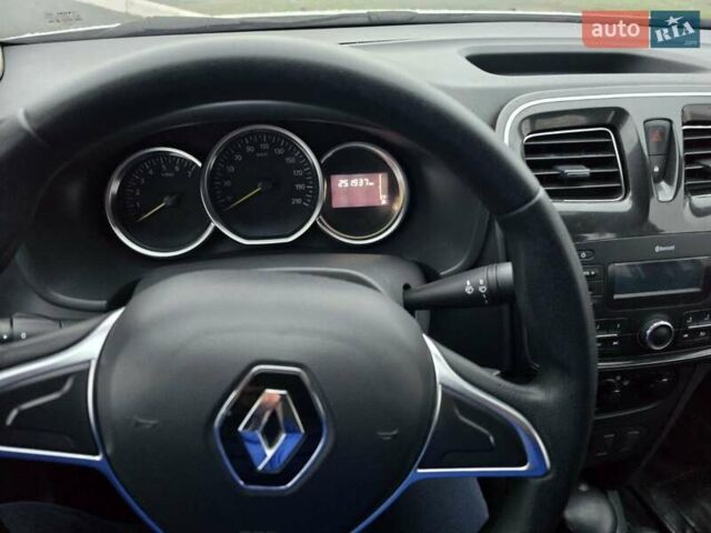 Белый Рено Логан, объемом двигателя 1 л и пробегом 252 тыс. км за 3800 $, фото 6 на Automoto.ua