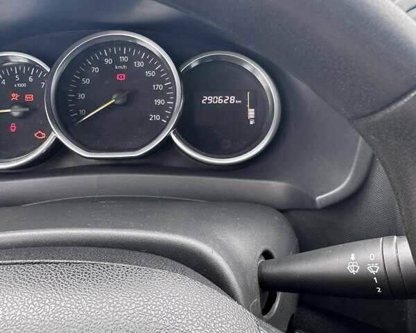 Белый Рено Логан, объемом двигателя 0.9 л и пробегом 290 тыс. км за 4000 $, фото 5 на Automoto.ua