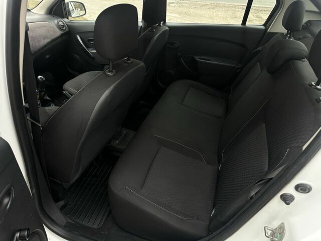 Белый Рено Логан, объемом двигателя 1 л и пробегом 242 тыс. км за 4500 $, фото 15 на Automoto.ua