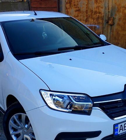 Белый Рено Логан, объемом двигателя 1.5 л и пробегом 140 тыс. км за 6700 $, фото 1 на Automoto.ua