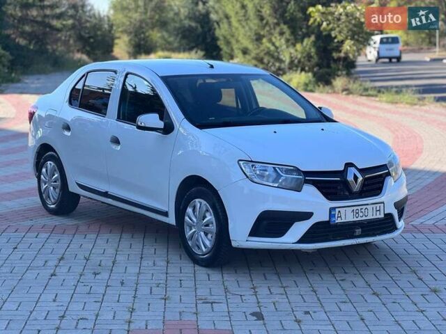 Белый Рено Логан, объемом двигателя 1 л и пробегом 267 тыс. км за 3999 $, фото 1 на Automoto.ua