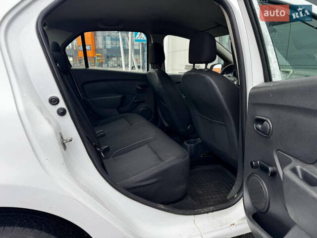 Білий Рено Логан, об'ємом двигуна 1.2 л та пробігом 190 тис. км за 3800 $, фото 11 на Automoto.ua