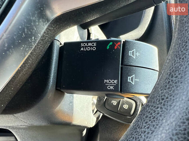 Белый Рено Логан, объемом двигателя 1 л и пробегом 64 тыс. км за 7999 $, фото 14 на Automoto.ua
