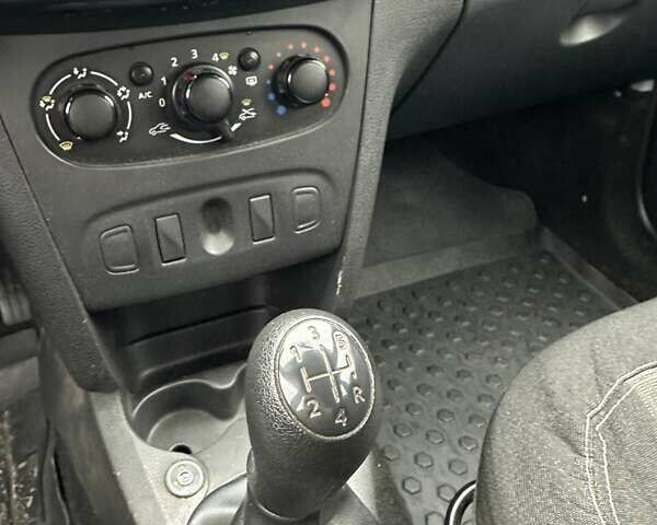 Белый Рено Логан, объемом двигателя 1 л и пробегом 194 тыс. км за 5500 $, фото 20 на Automoto.ua