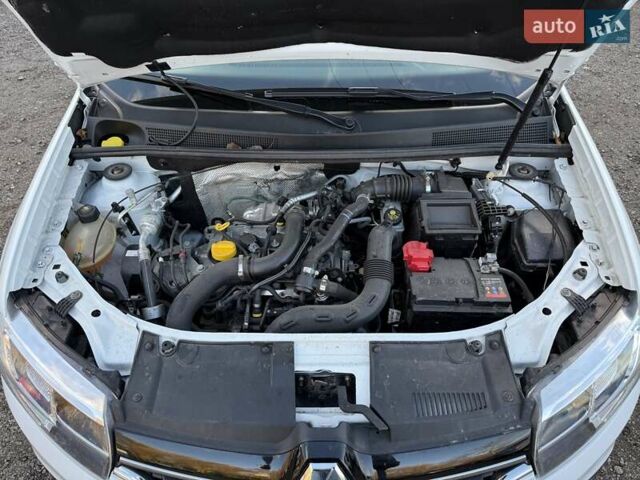 Рено Логан 2019 у Хмельницькому на Automoto.ua Білий Рено Логан, об'ємом двигуна 0.9 л та пробігом 86 тис. км за 5999 $, фото 37 на Automoto.ua