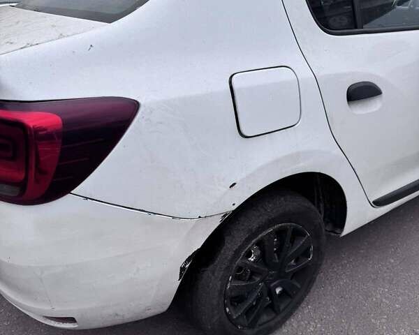 Белый Рено Логан, объемом двигателя 1 л и пробегом 249 тыс. км за 3400 $, фото 5 на Automoto.ua