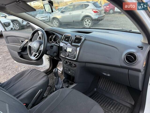 Рено Логан 2019 у Хмельницькому на Automoto.ua Білий Рено Логан, об'ємом двигуна 0.9 л та пробігом 86 тис. км за 5999 $, фото 33 на Automoto.ua