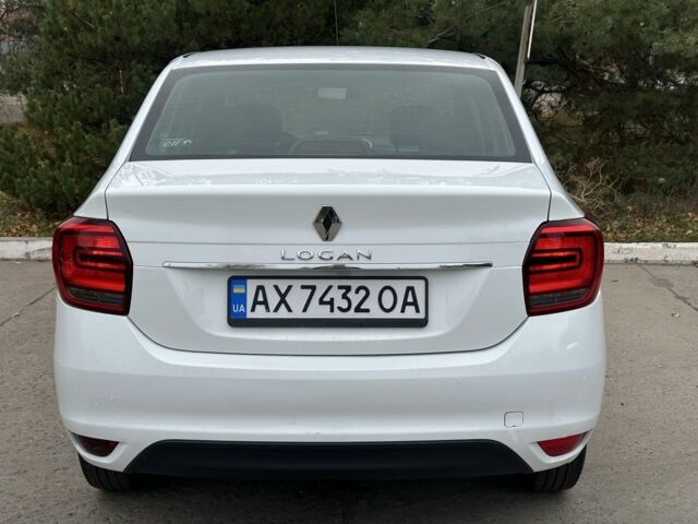 Белый Рено Логан, объемом двигателя 1 л и пробегом 242 тыс. км за 4500 $, фото 7 на Automoto.ua