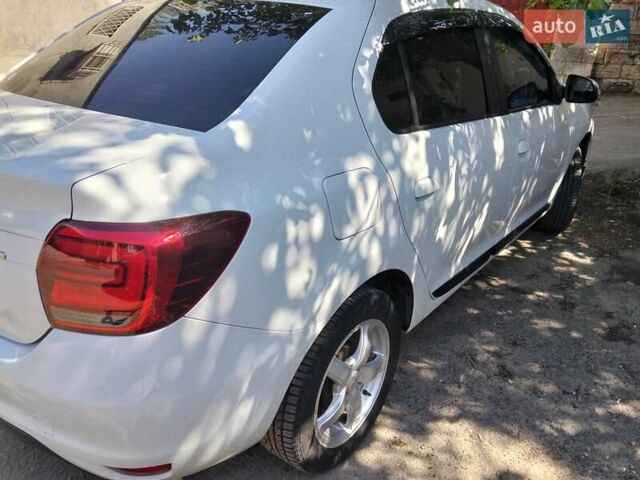 Рено Логан 2019 в Николаеве на Automoto.ua Белый Рено Логан, объемом двигателя 0.9 л и пробегом 76 тыс. км за 7700 $, фото 5 на Automoto.ua
