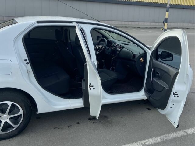 Рено Логан 2019 в Киеве на Automoto.ua Белый Рено Логан, объемом двигателя 1 л и пробегом 164 тыс. км за 6600 $, фото 3 на Automoto.ua
