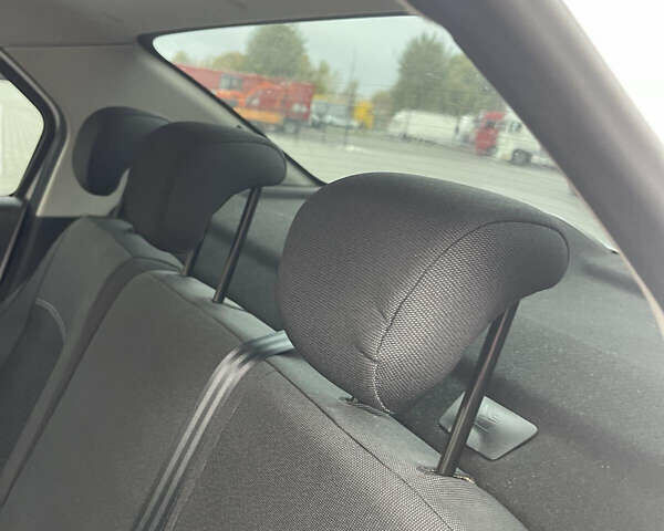 Белый Рено Логан, объемом двигателя 1.5 л и пробегом 153 тыс. км за 10828 $, фото 11 на Automoto.ua