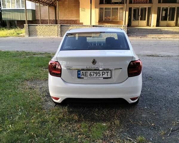 Білий Рено Логан, об'ємом двигуна 1 л та пробігом 184 тис. км за 5200 $, фото 4 на Automoto.ua