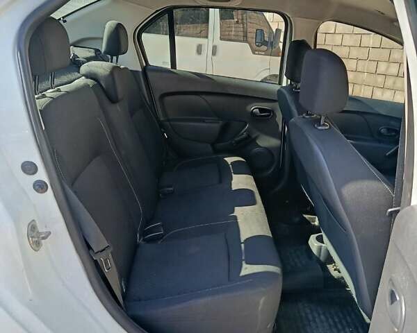 Білий Рено Логан, об'ємом двигуна 1 л та пробігом 190 тис. км за 4300 $, фото 9 на Automoto.ua