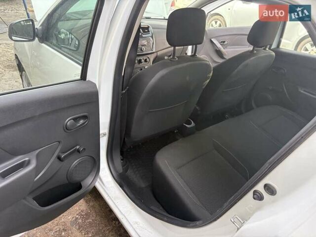 Белый Рено Логан, объемом двигателя 1 л и пробегом 90 тыс. км за 6999 $, фото 6 на Automoto.ua