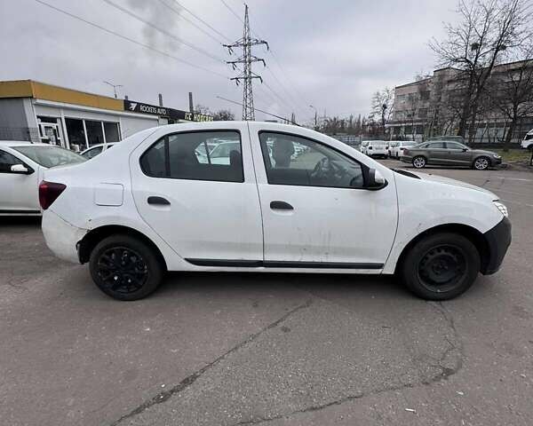 Белый Рено Логан, объемом двигателя 1 л и пробегом 249 тыс. км за 3400 $, фото 1 на Automoto.ua