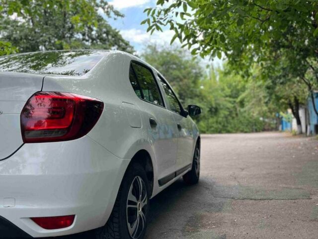 Белый Рено Логан, объемом двигателя 1 л и пробегом 87 тыс. км за 5100 $, фото 2 на Automoto.ua