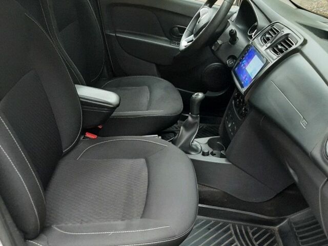 Белый Рено Логан, объемом двигателя 1 л и пробегом 140 тыс. км за 6200 $, фото 5 на Automoto.ua