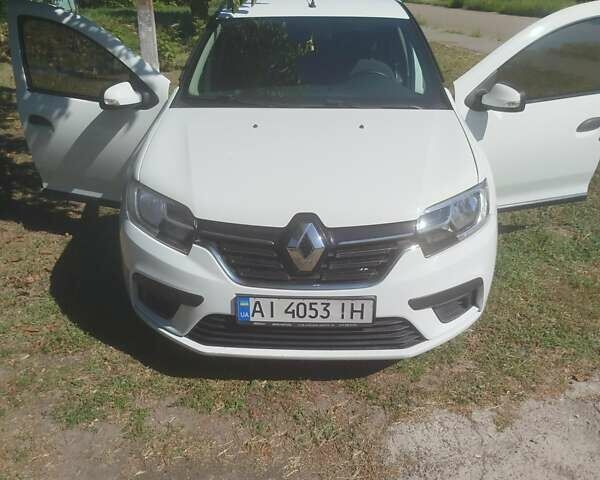 Белый Рено Логан, объемом двигателя 1 л и пробегом 175 тыс. км за 6900 $, фото 1 на Automoto.ua
