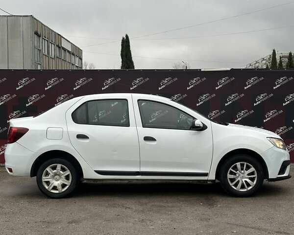 Белый Рено Логан, объемом двигателя 1 л и пробегом 194 тыс. км за 5500 $, фото 3 на Automoto.ua