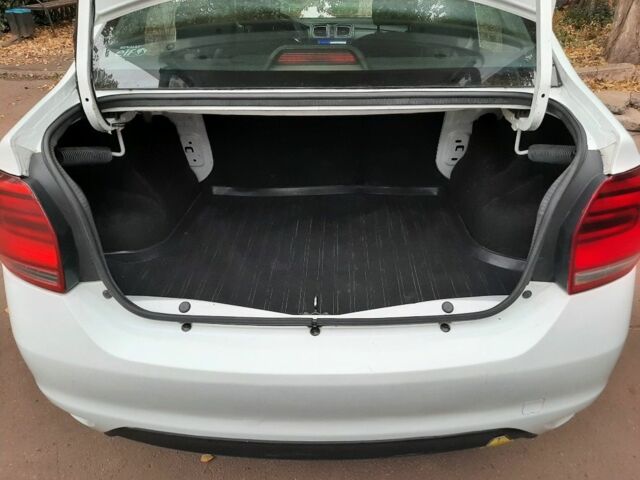 Белый Рено Логан, объемом двигателя 1 л и пробегом 140 тыс. км за 6200 $, фото 4 на Automoto.ua