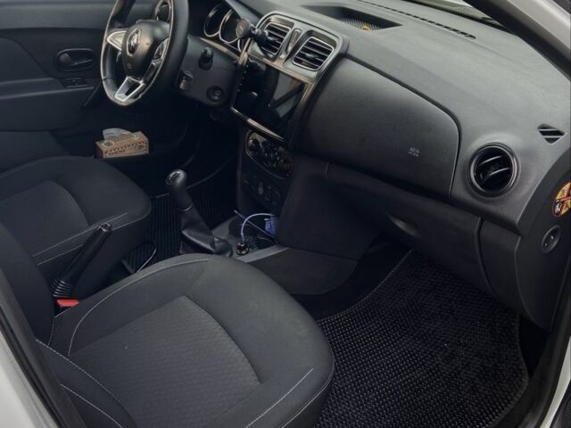 Рено Логан 2019 в Киеве на Automoto.ua Белый Рено Логан, объемом двигателя 1 л и пробегом 164 тыс. км за 6600 $, фото 5 на Automoto.ua