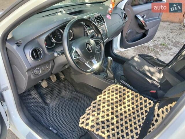 Рено Логан 2019 в Николаеве на Automoto.ua Белый Рено Логан, объемом двигателя 0.9 л и пробегом 76 тыс. км за 7700 $, фото 4 на Automoto.ua