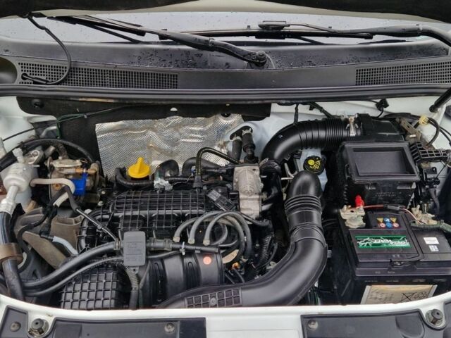 Белый Рено Логан, объемом двигателя 1 л и пробегом 91 тыс. км за 6300 $, фото 13 на Automoto.ua