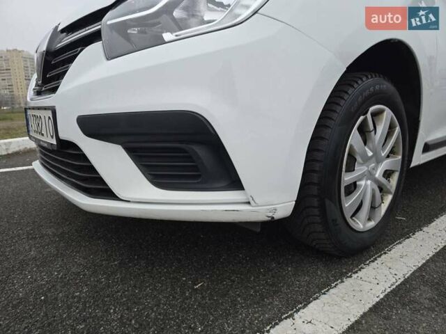 Белый Рено Логан, объемом двигателя 1 л и пробегом 252 тыс. км за 3800 $, фото 5 на Automoto.ua