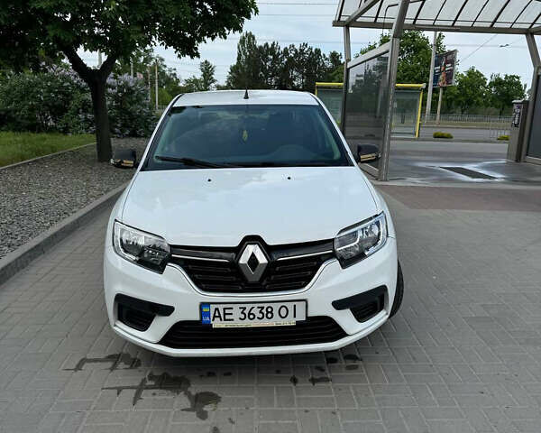 Белый Рено Логан, объемом двигателя 1 л и пробегом 55 тыс. км за 5000 $, фото 3 на Automoto.ua