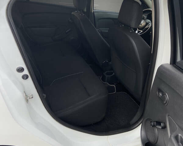 Белый Рено Логан, объемом двигателя 1 л и пробегом 157 тыс. км за 6600 $, фото 13 на Automoto.ua