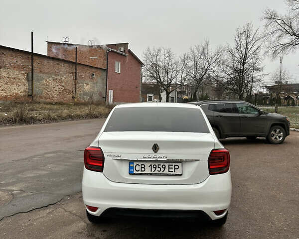 Белый Рено Логан, объемом двигателя 1 л и пробегом 135 тыс. км за 5500 $, фото 4 на Automoto.ua