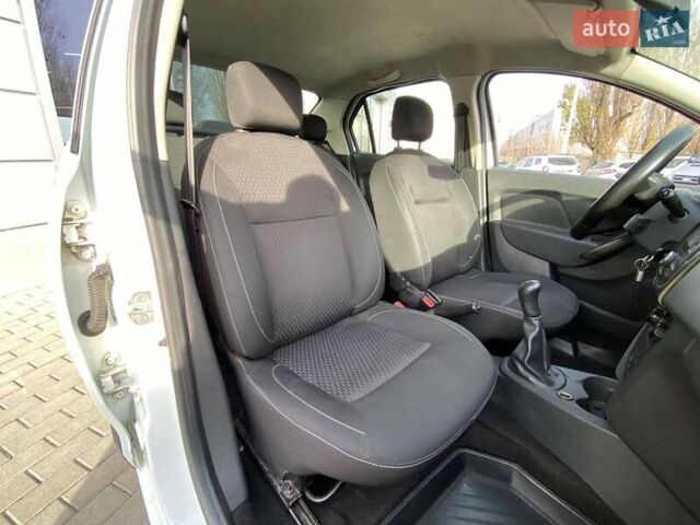 Белый Рено Логан, объемом двигателя 1 л и пробегом 159 тыс. км за 5500 $, фото 5 на Automoto.ua