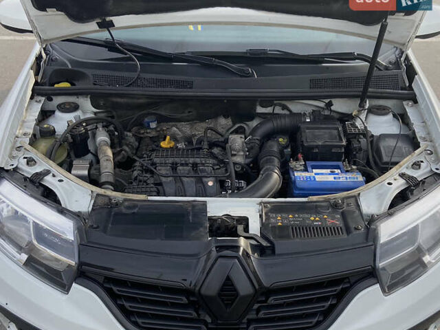 Белый Рено Логан, объемом двигателя 1 л и пробегом 157 тыс. км за 6600 $, фото 15 на Automoto.ua