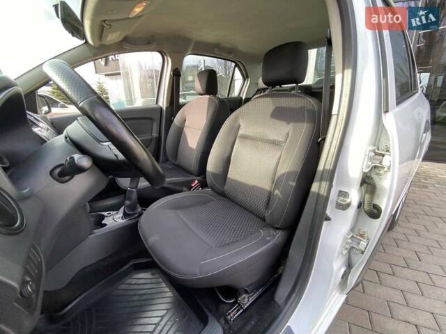 Белый Рено Логан, объемом двигателя 1 л и пробегом 159 тыс. км за 5500 $, фото 6 на Automoto.ua